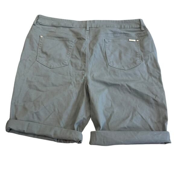 CHICO’s Green roll cuff stretch shorts Size 3 /18 - Picture 2 of 10
